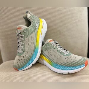 HOKA women’s Clifton 5 'Vapor Blue Wrought Iron' size 8